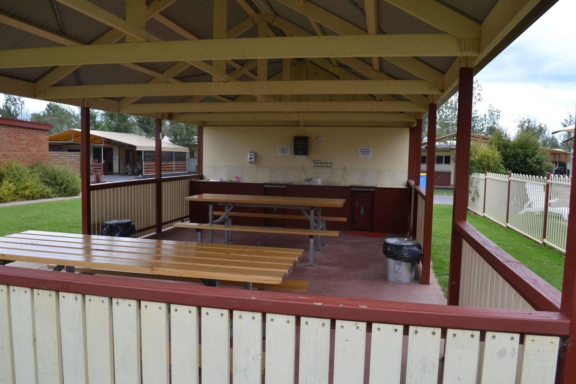 Hotel Sun Country Lifestyle Park Mulwala Esterno foto