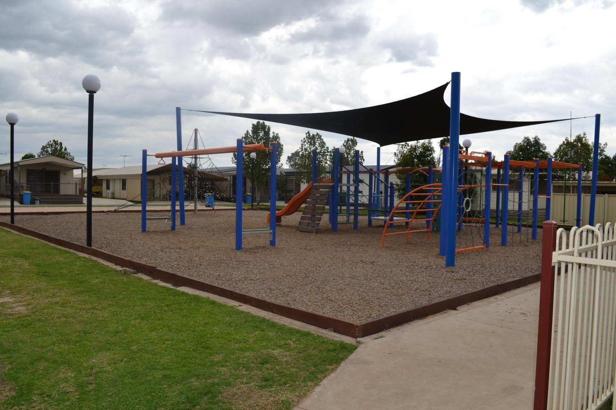 Hotel Sun Country Lifestyle Park Mulwala Esterno foto