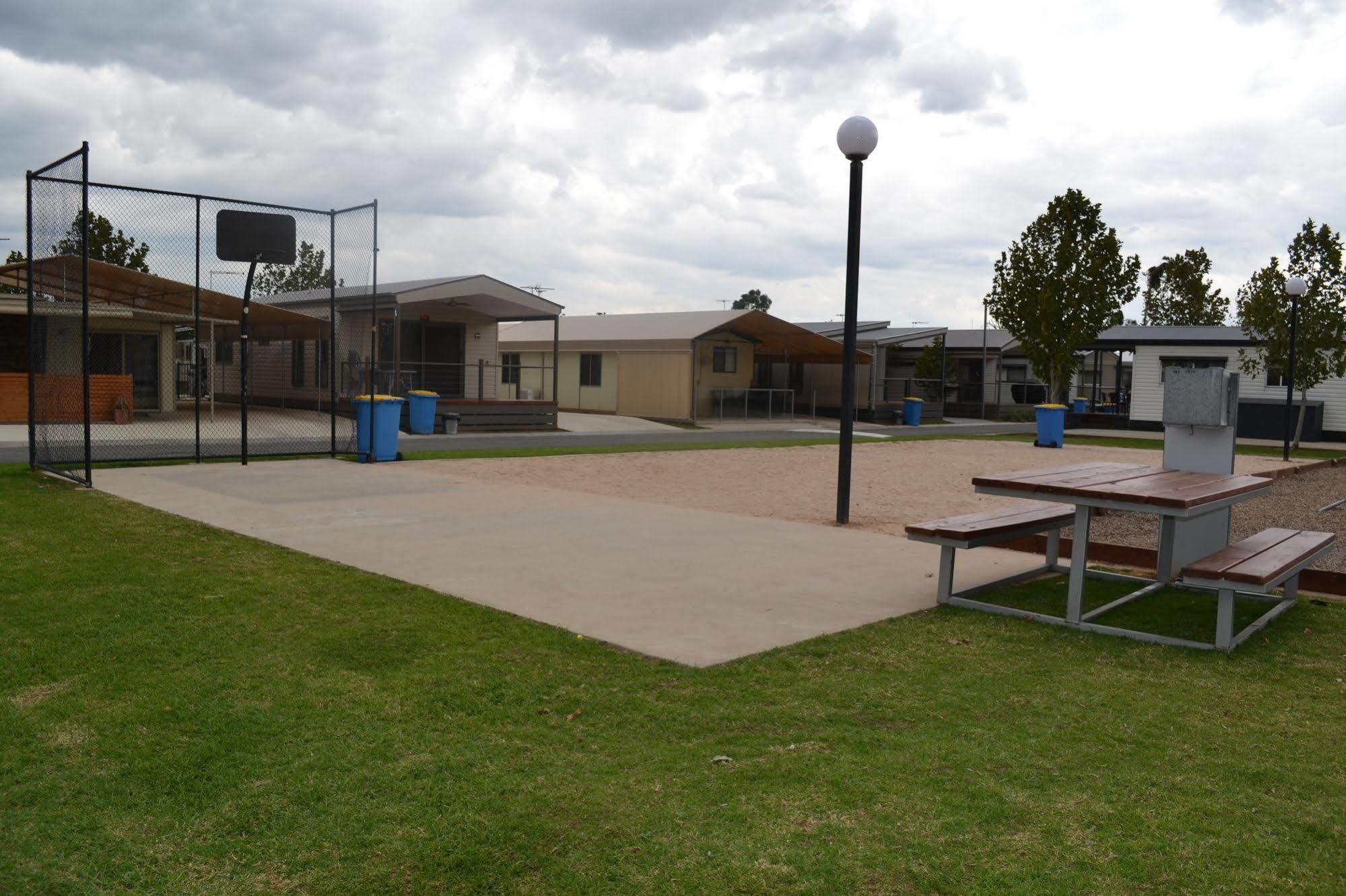 Hotel Sun Country Lifestyle Park Mulwala Esterno foto